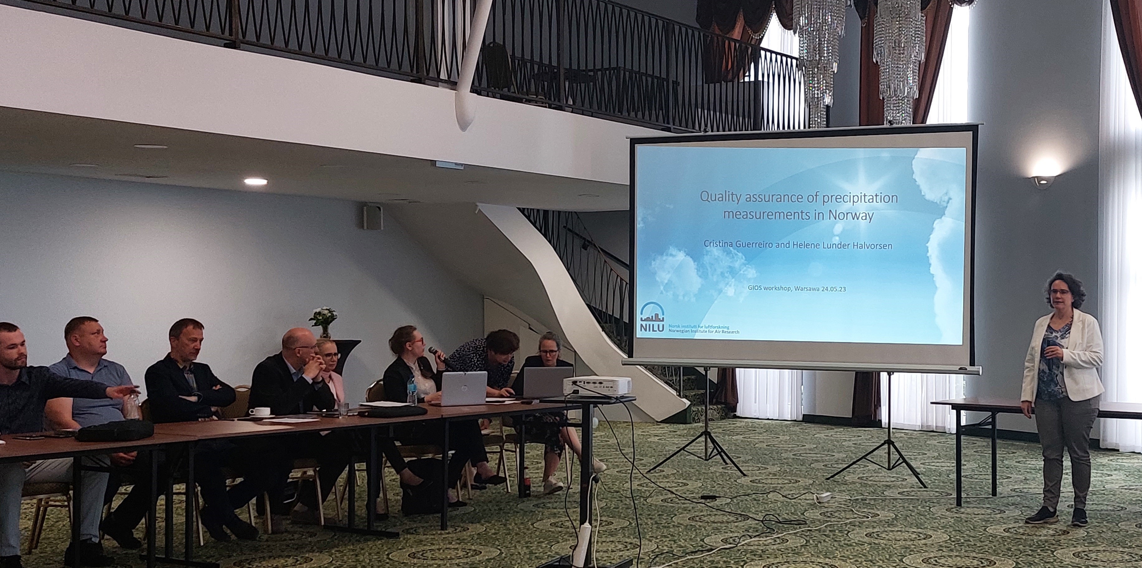 Cristina Guerreiro, Dyrektor ds. Naukowych Norweskiego Instytutu Badań Powietrza prezentująca swoje wystąpienie