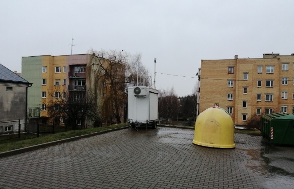 Mobilna stacja monitoringu powietrza w Sandomierzu przy ul. Zielnej