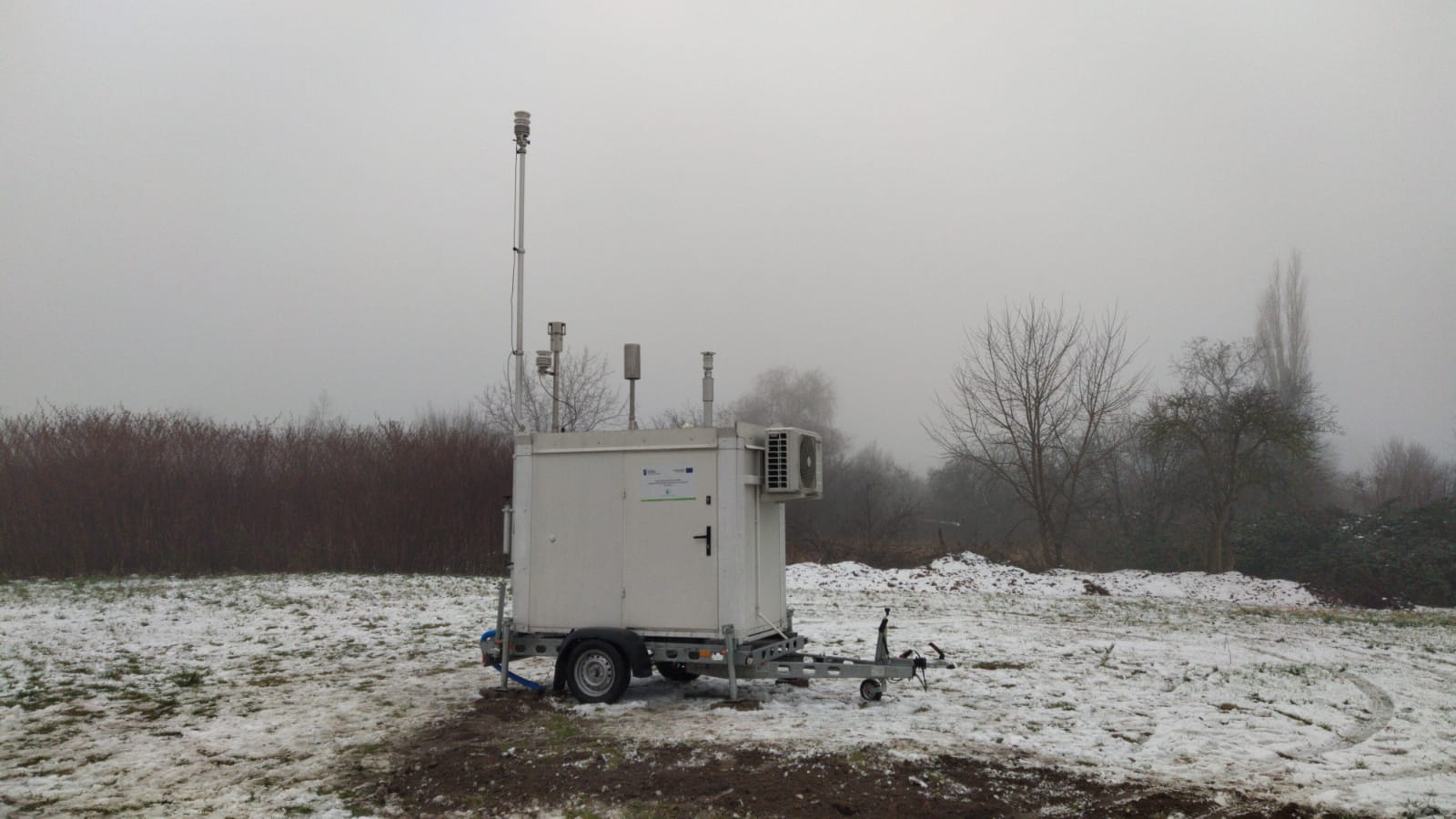 Mobilna stacja monitoringu powietrza w Gubinie przy ul. Gen. Władysława Andersa