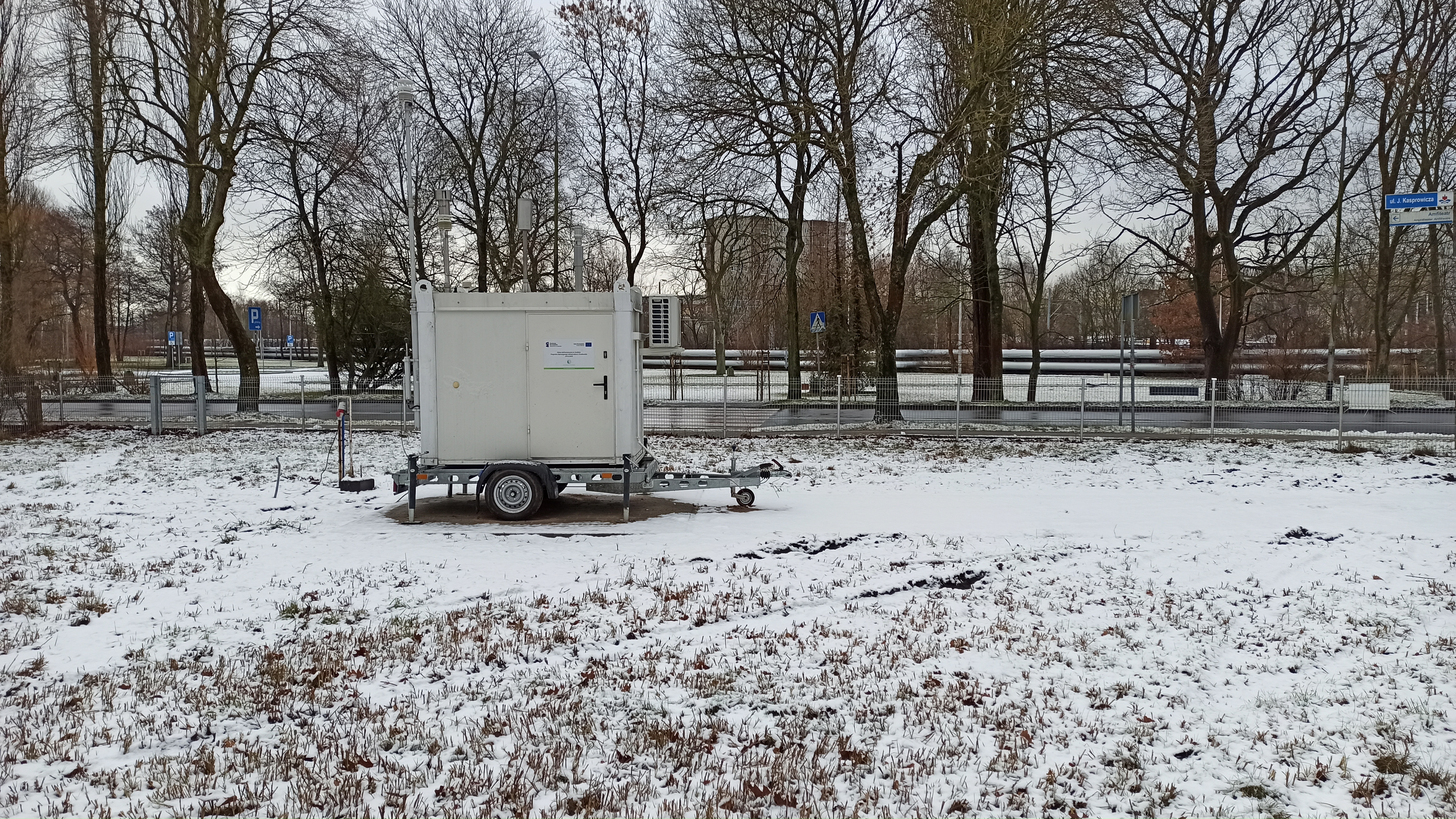 Mobilna stacja monitoringu powietrza w Kołobrzegu, ul. J. Kasprowicza