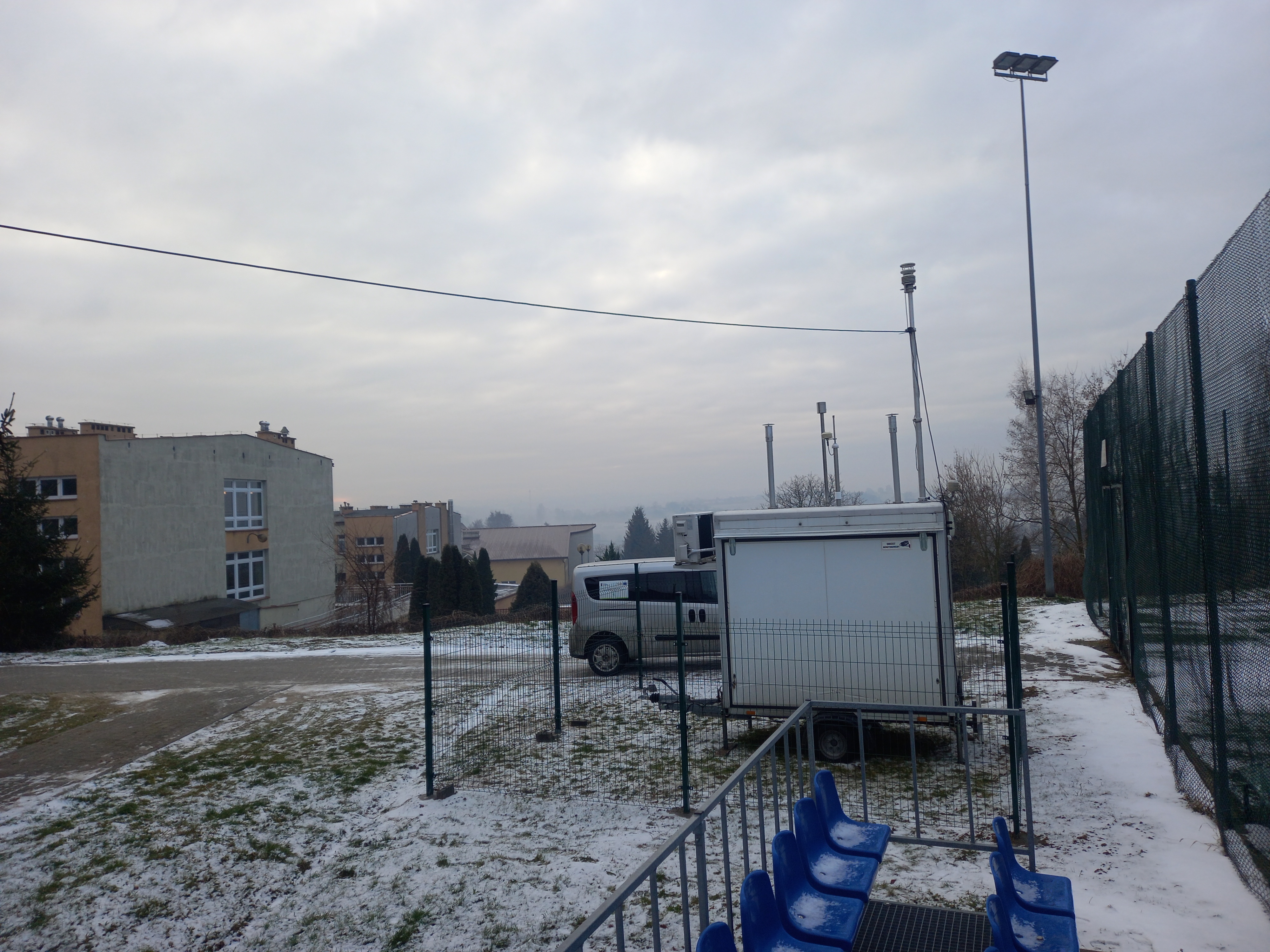 Mobilna stacja monitoringu powietrza w Kazimierzy Wielkiej