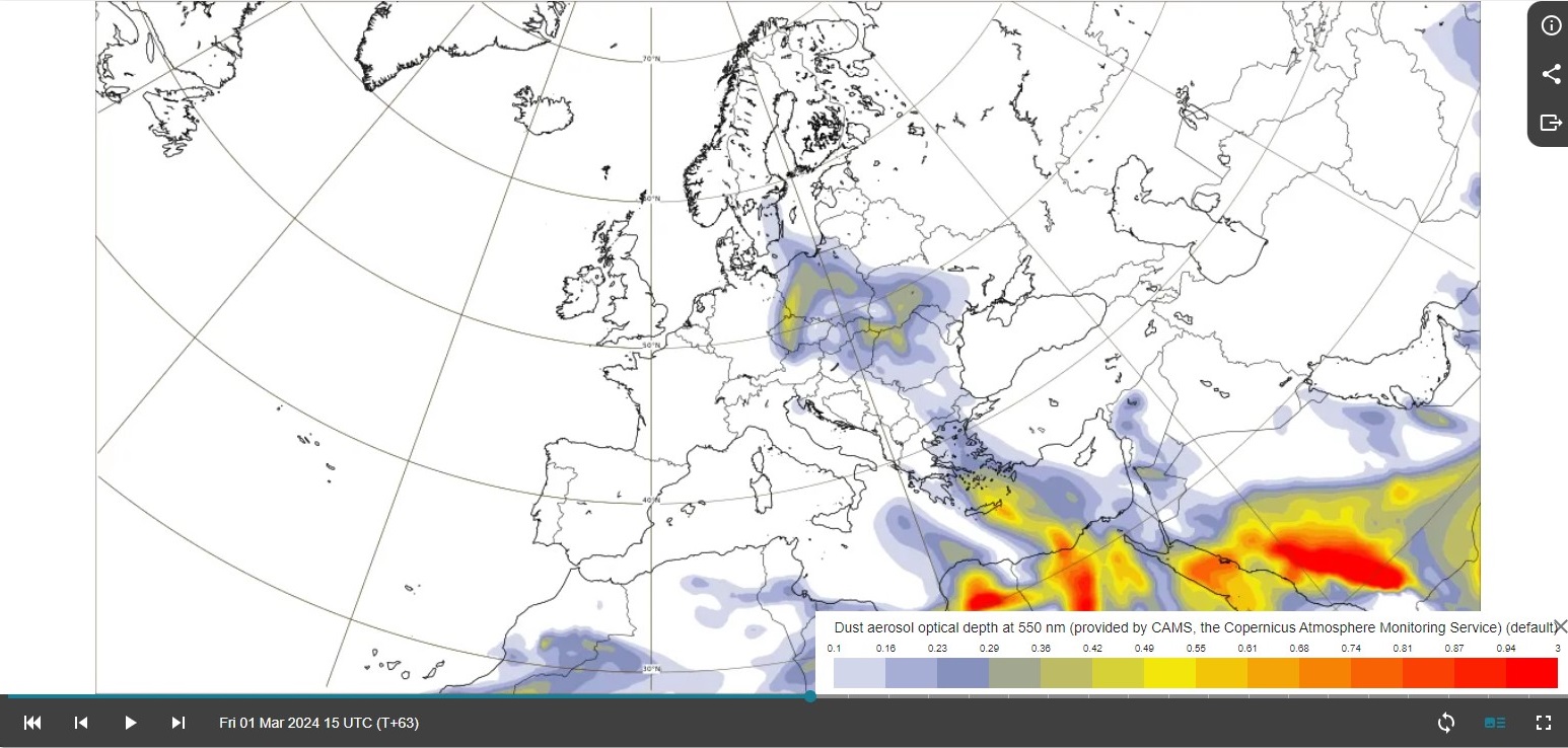 Prognozowany rozkład stężeń pyłów zawieszonych na godz. 15:00 UTC 