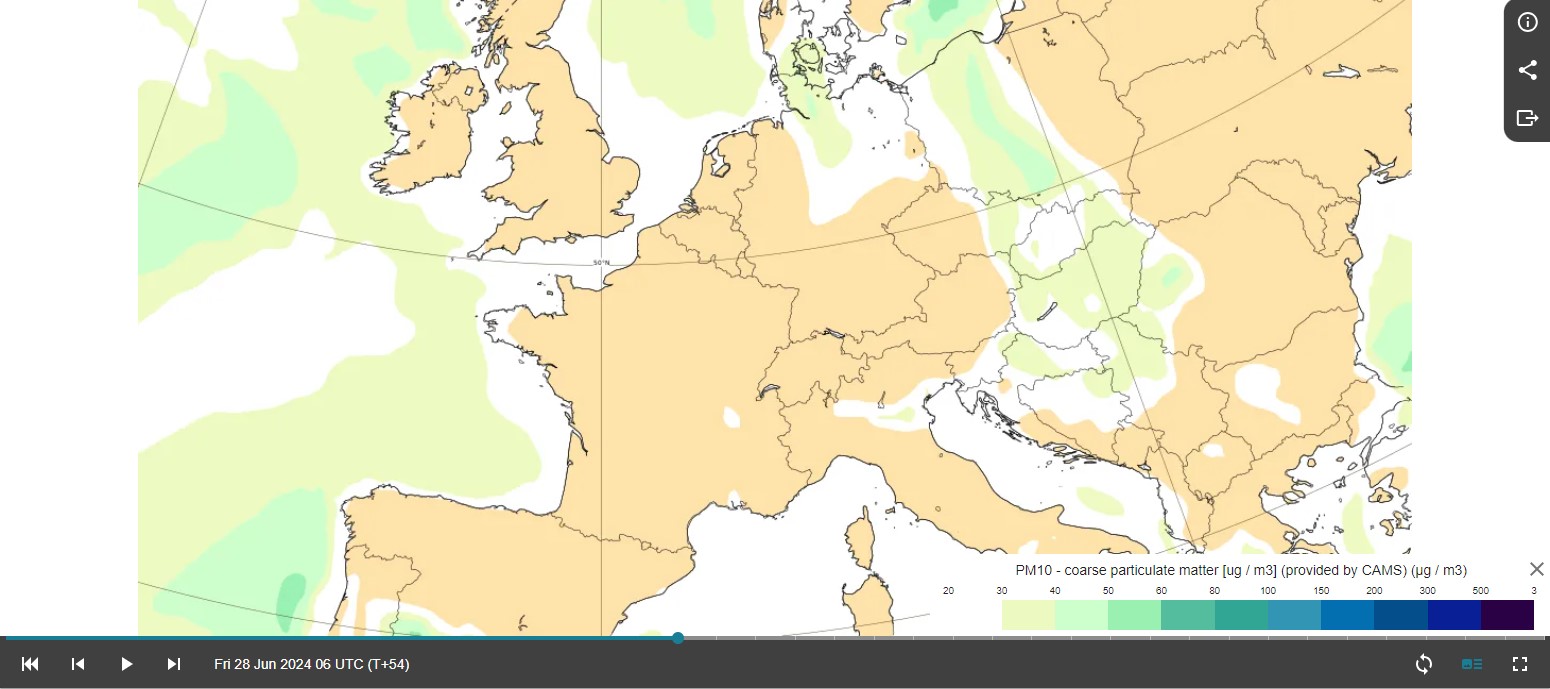 Prognozowany rozkład stężeń pyłów zawieszonych na godz. 06:00 UTC - najwyższe stężenia w zachodniej części kraju