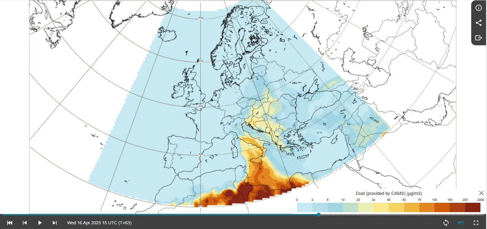 Prognozowany rozkład stężeń pyłu zawieszonego PM10 na godz. 15:00 UTC 16 kwietnia br., 