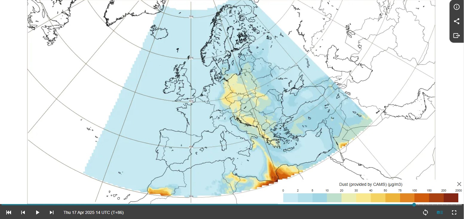 Prognozowany rozkład stężeń pyłu zawieszonego PM10  na godz. 15:00 UTC 17 kwietnia br