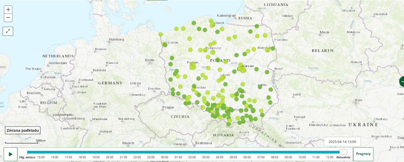 Mapa prezentująca Indeks jakości powietrza dla pyłu zawieszonego PM10, dane pomiarowe z godz.   13:00 14.04.2025 r. 