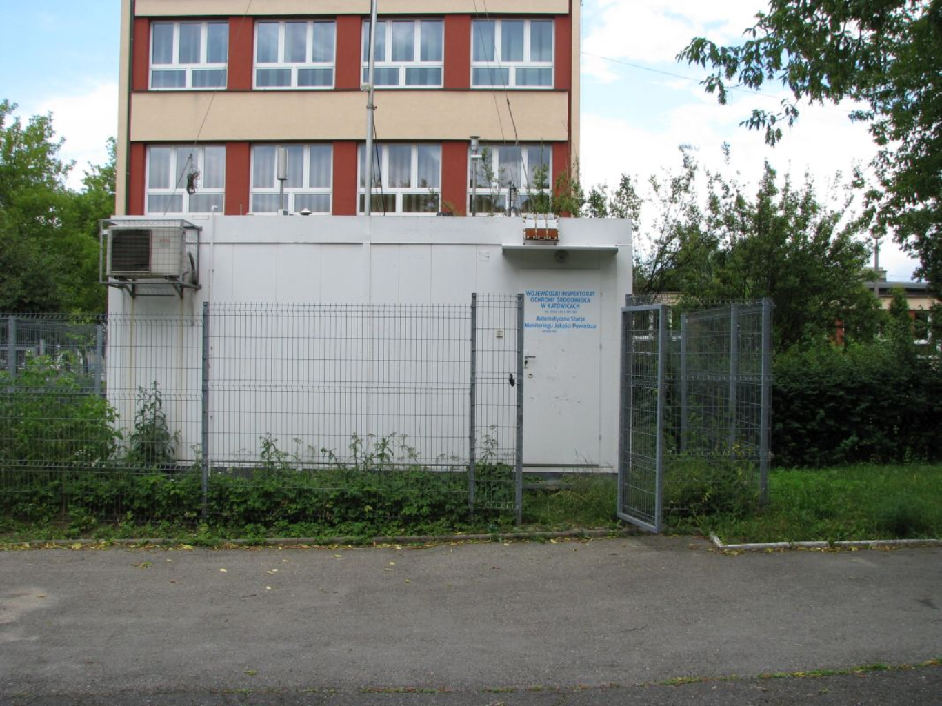 Zdjęcie stacji 			Dąbrowa Górnicza
			, ul. Tysiąclecia 25 a
